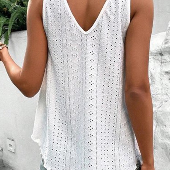 White V Neck Eyelet Lace Tank Top - Picture 2 of 2